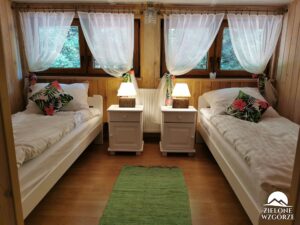 dwa lóżka pojedyncze